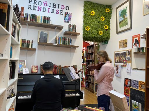 Tráfico de Libros Lavapies. Librería con Piano Madrid
